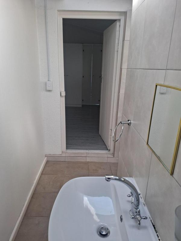 To Let 1 Bedroom Property for Rent in Goodwood Central Western Cape